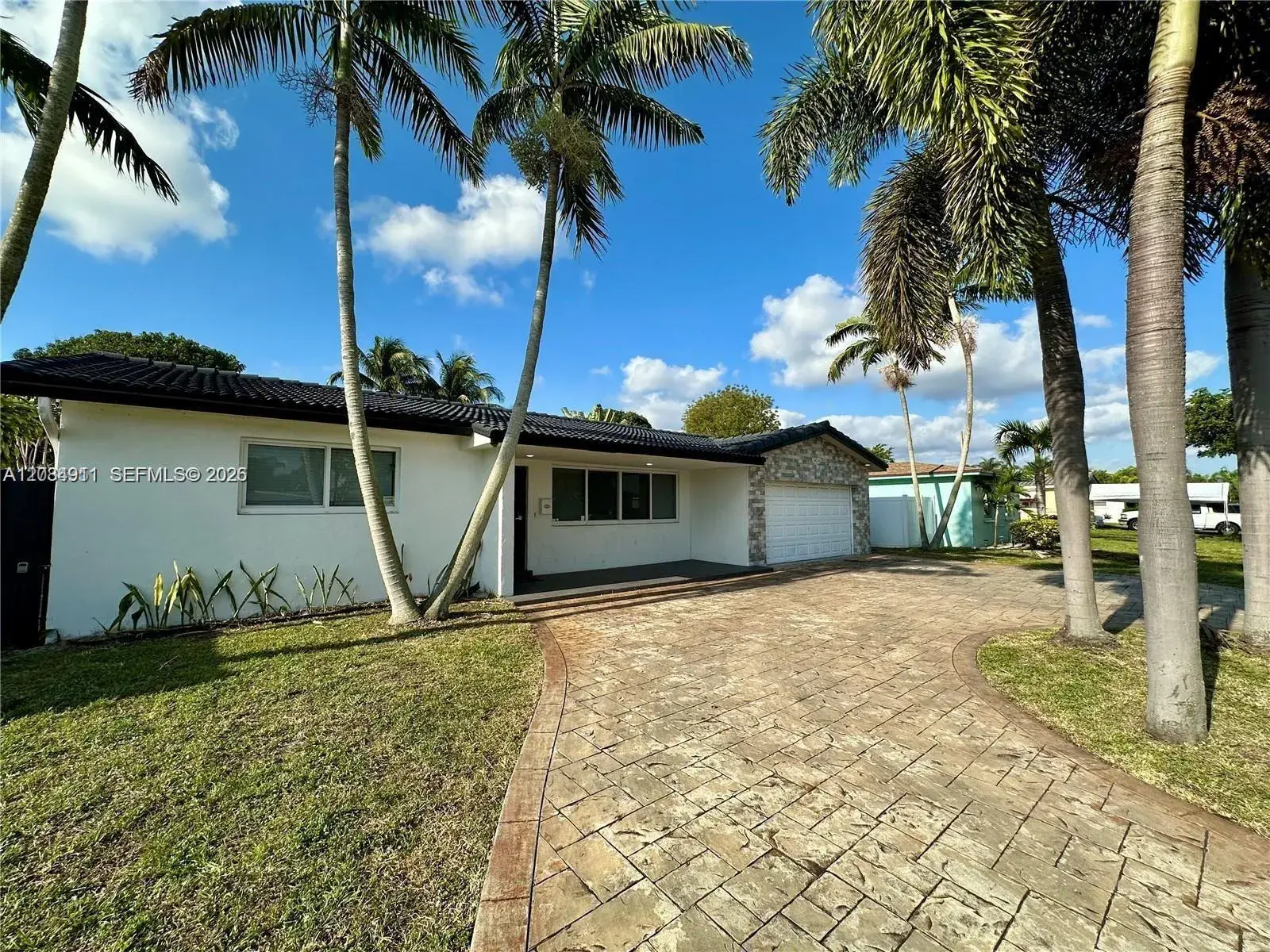 5424 Garfield St, Hollywood FL 33021