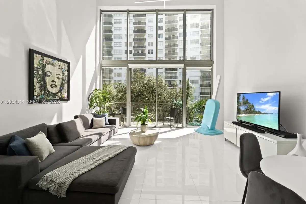 6000 Collins Ave # 517, Miami Beach FL 33140