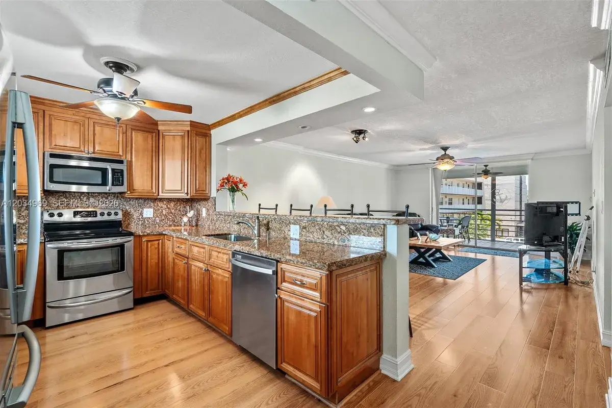 325 SE 11th Ter # 308, Dania Beach FL 33004