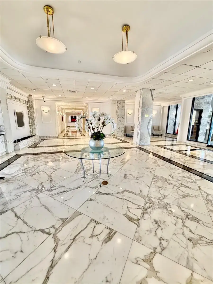 1 bedroom 1 bath Residential for sale at 5700 Collins Ave # 14M, Miami Beach FL 33140