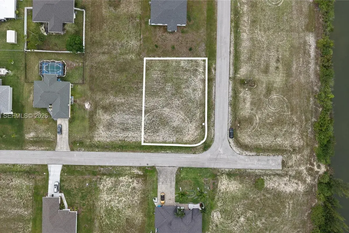 2009 NW 2ND AVE, Cape Coral FL 33993
