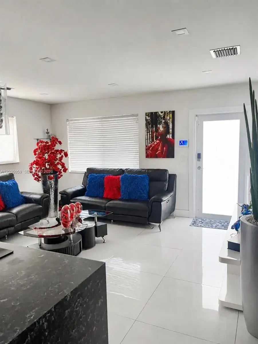 1220 N 71st Ter, Hollywood FL 33024 photo 2