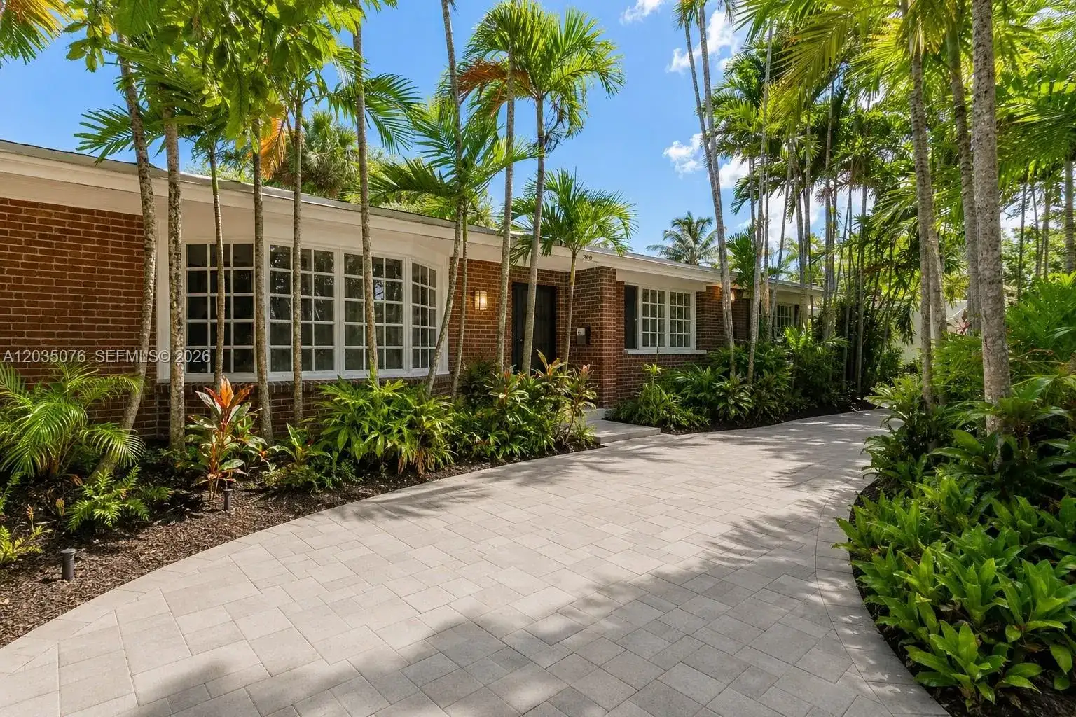 785 NE 155th St, Miami FL 33162 photo 2