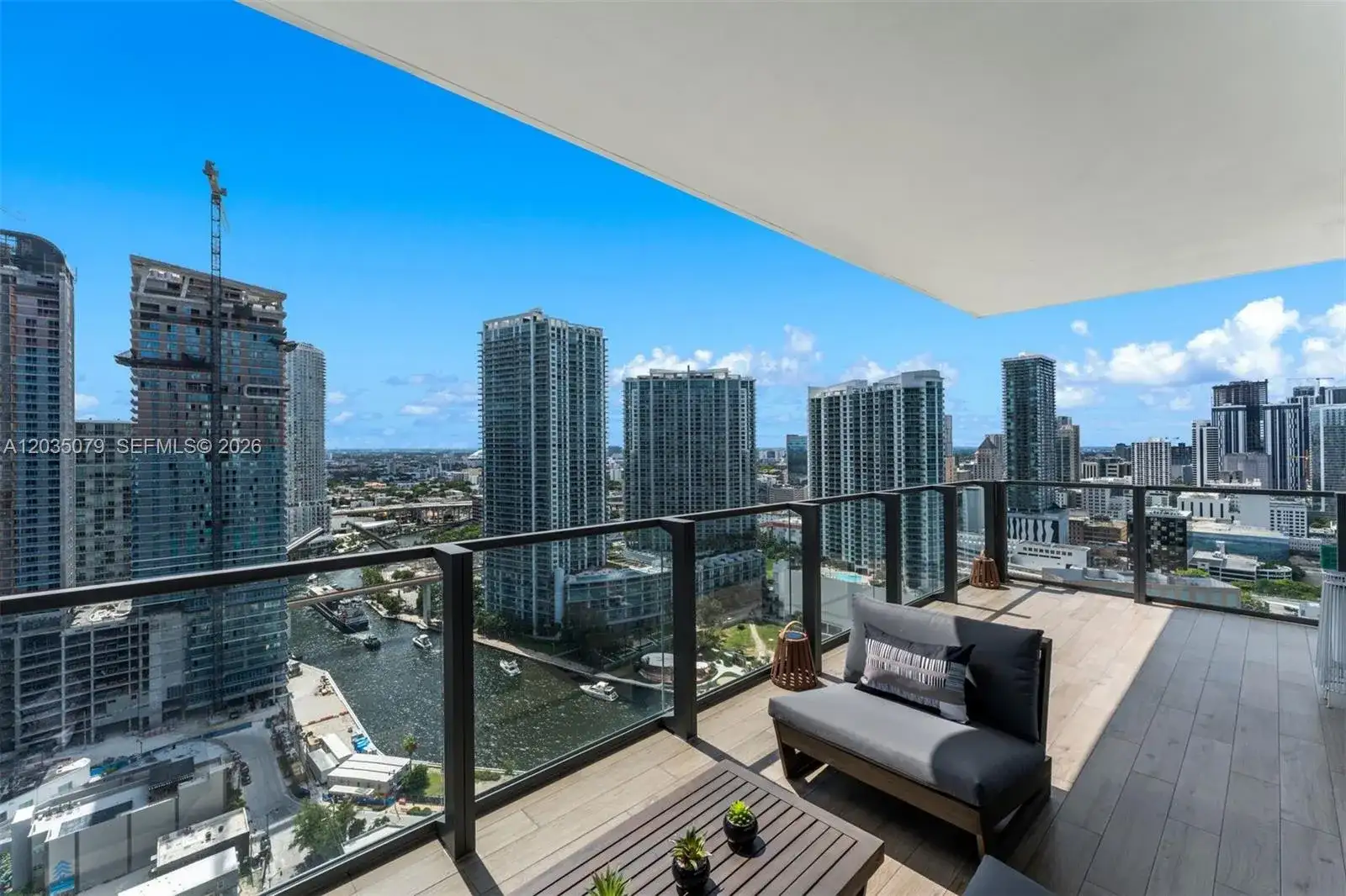 68 SE 6th St # 2612, Miami FL 33131 photo 4