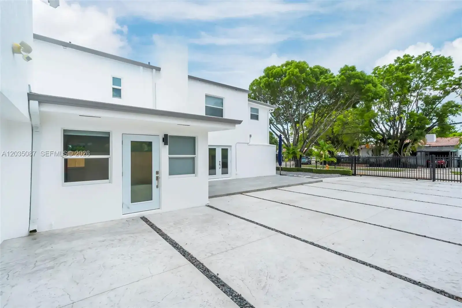 590 SW 23rd Ave, Miami FL 33135 photo 2