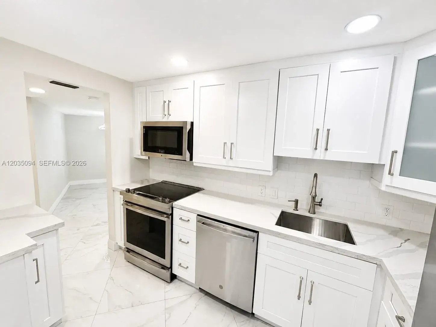 3301 N Country Club Dr # 305, Aventura FL 33180