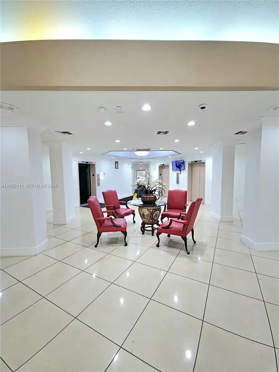 1300 NE Miami Gardens Dr # 308E, Miami FL 33179 photo 3