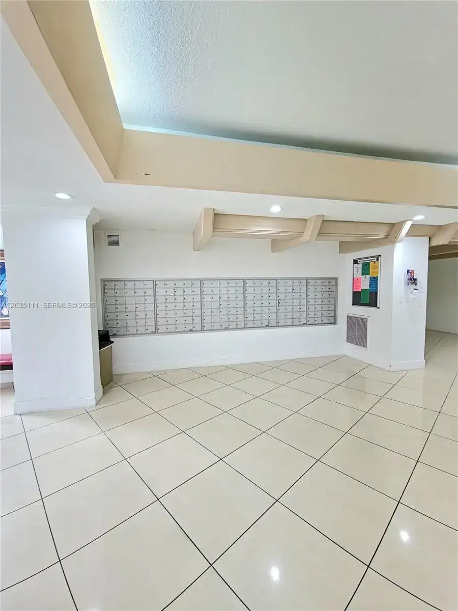 1300 NE Miami Gardens Dr # 308E, Miami FL 33179 photo 4