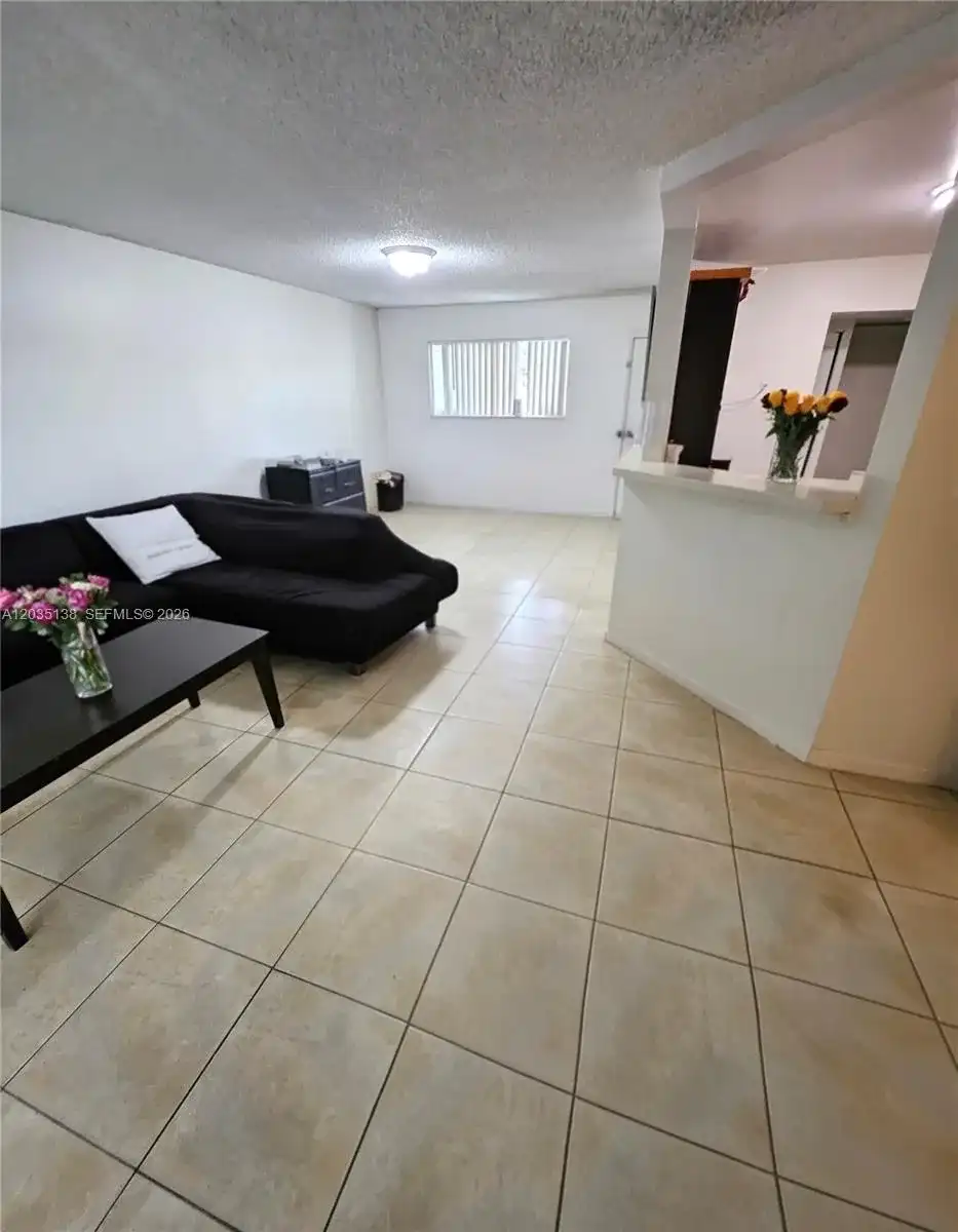 3465 NW 44th St # 103, Oakland Park FL 33309