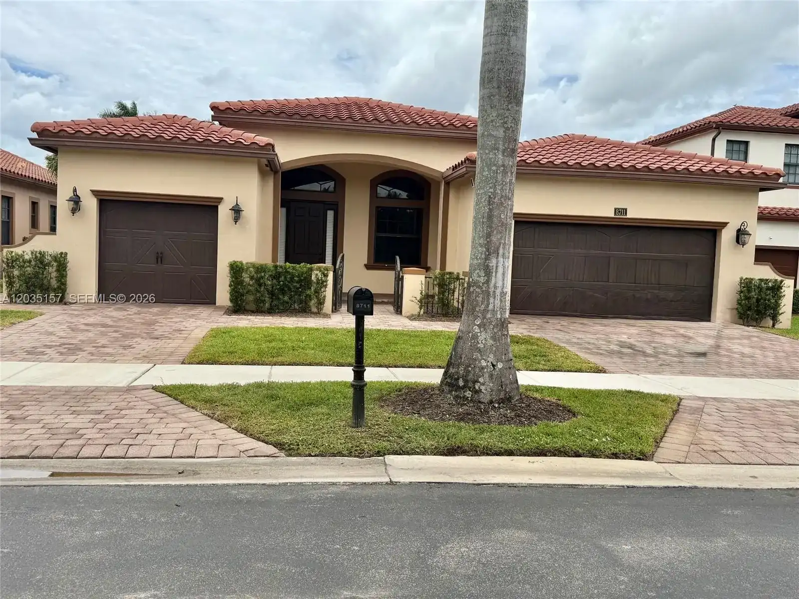 8711 NW 41st St, Cooper City FL 33024