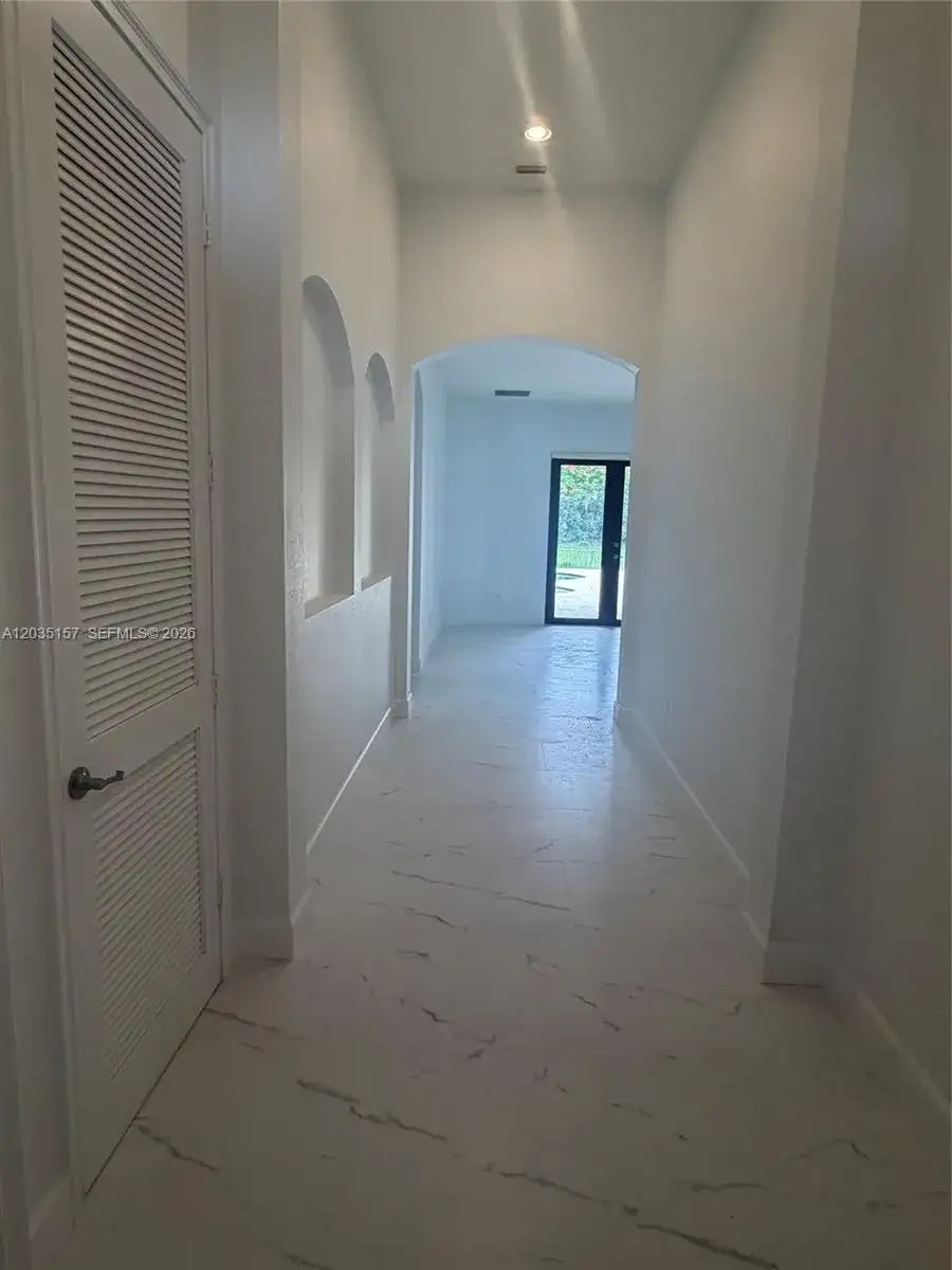 8711 NW 41st St, Cooper City FL 33024 photo 3
