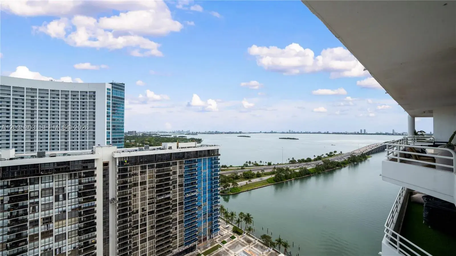555 NE 34th St # 2006, Miami FL 33137