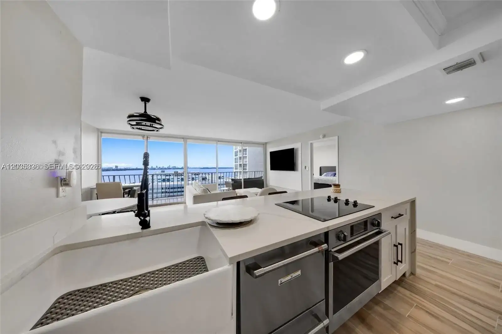 7601 E Treasure Dr # 1722, North Bay Village FL 33141 photo 4