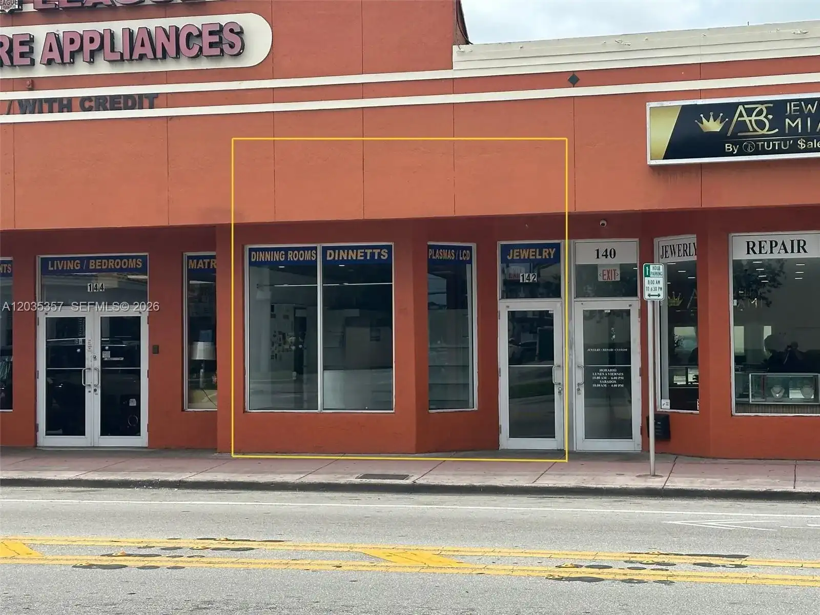 142 Hialeah Dr, Hialeah FL 33010