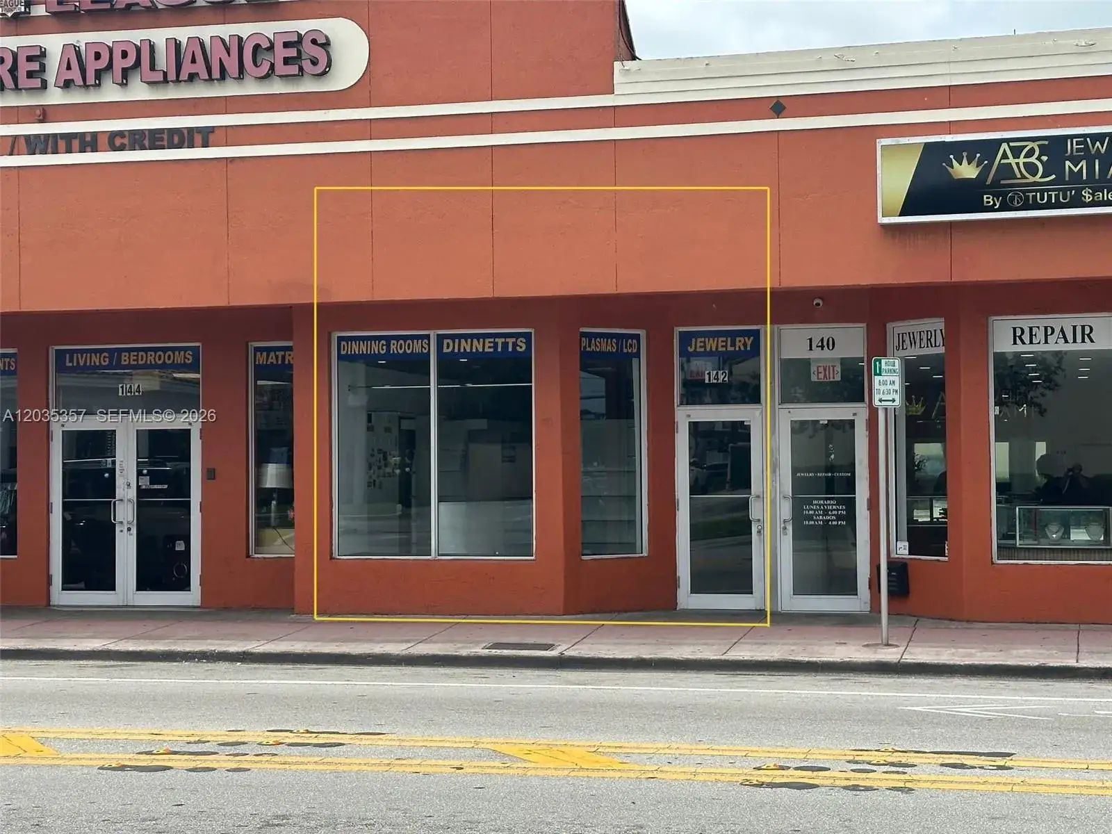 142 Hialeah Dr, Hialeah FL 33010
