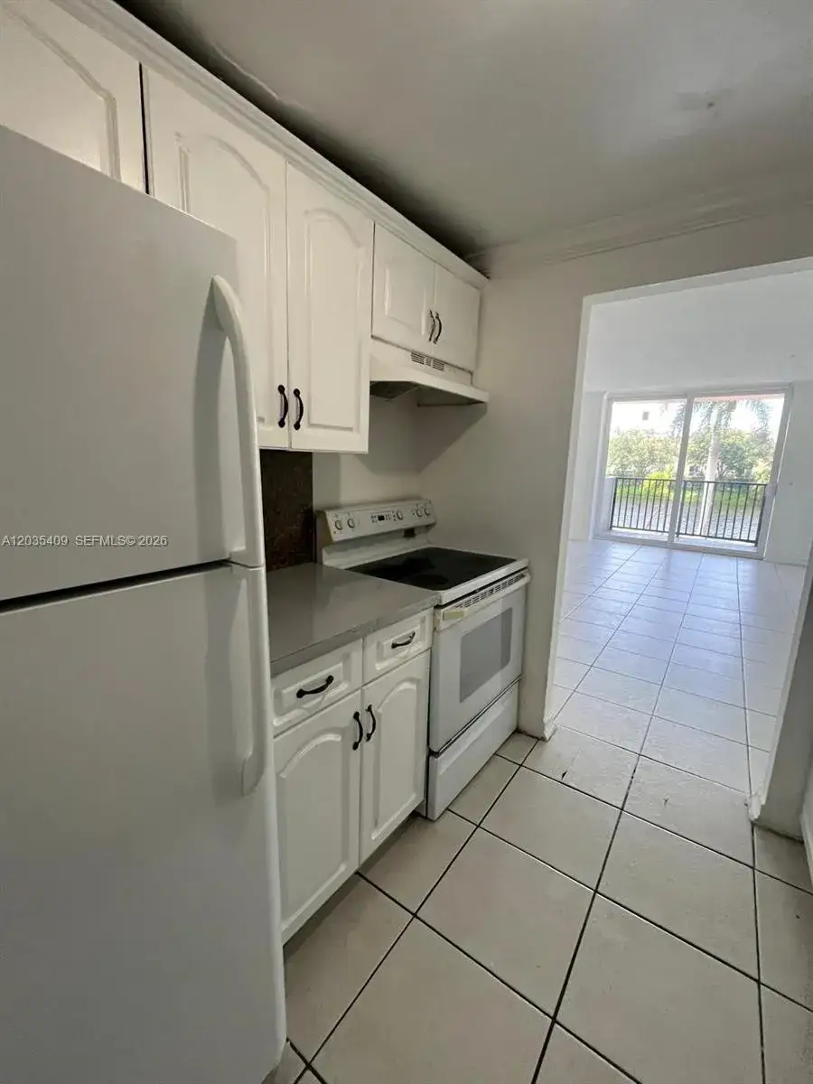 2075 NE 164th St # 204, North Miami Beach FL 33162