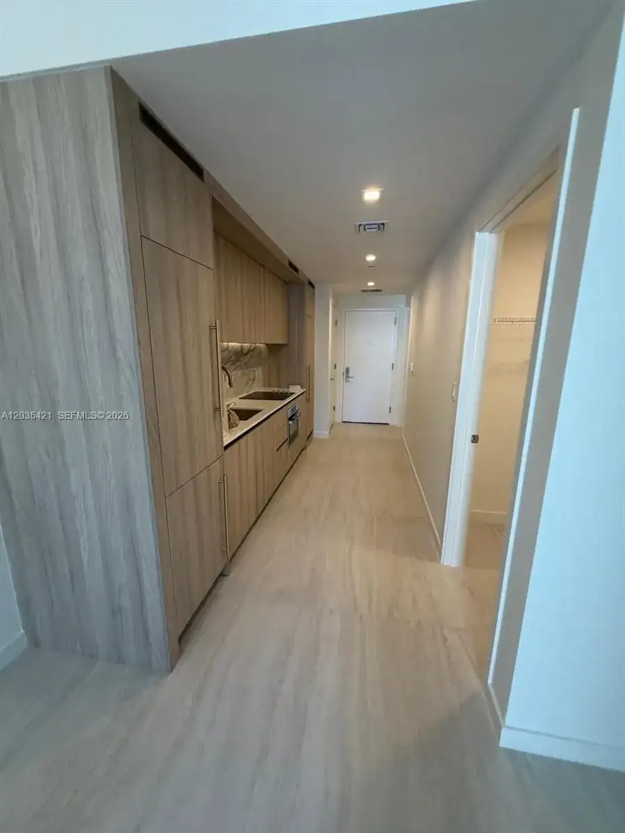 77 SE 5th # 2512, Miami FL 33131 photo 3