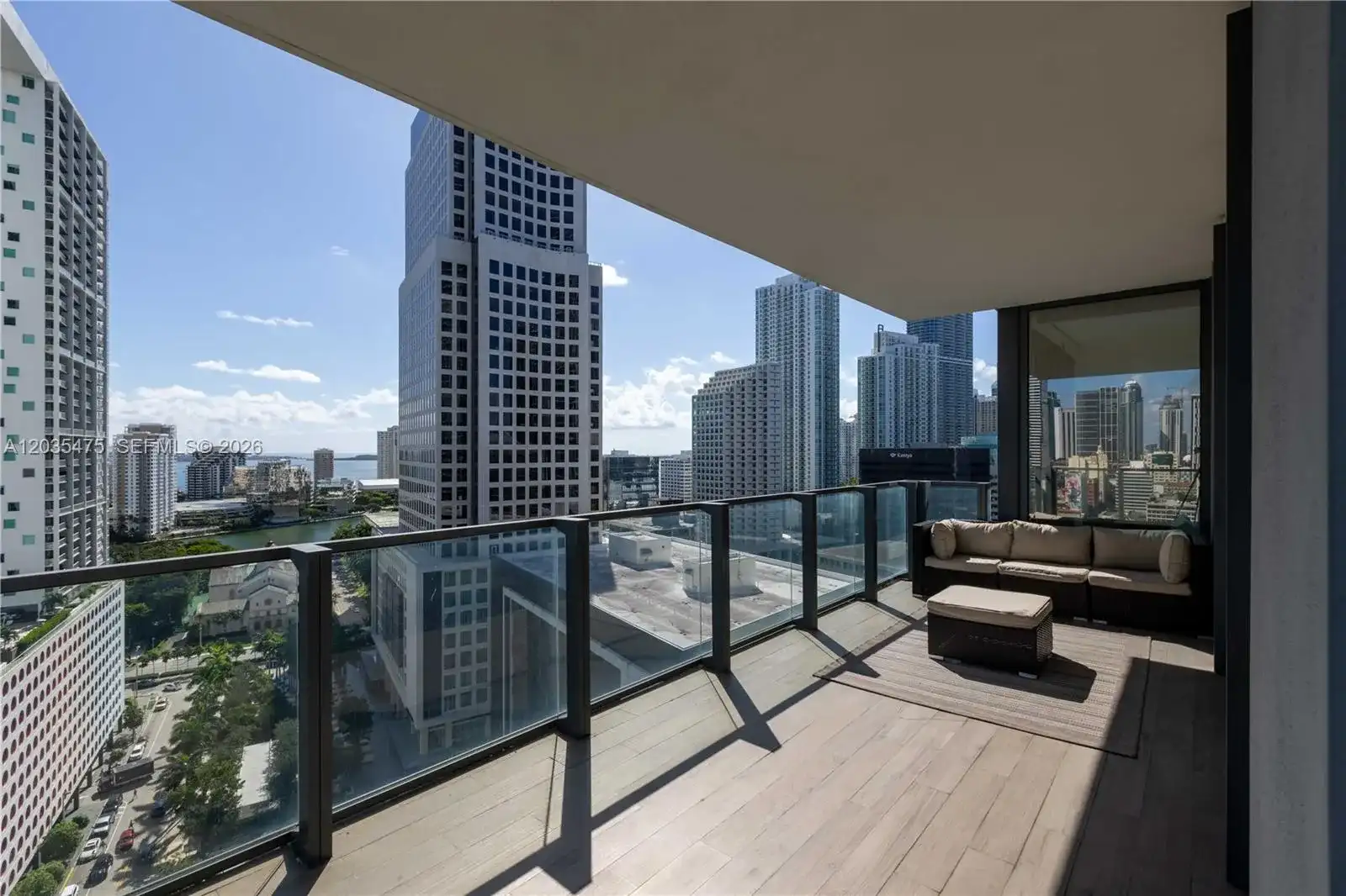 68 SE 6th St # 1611, Miami FL 33131