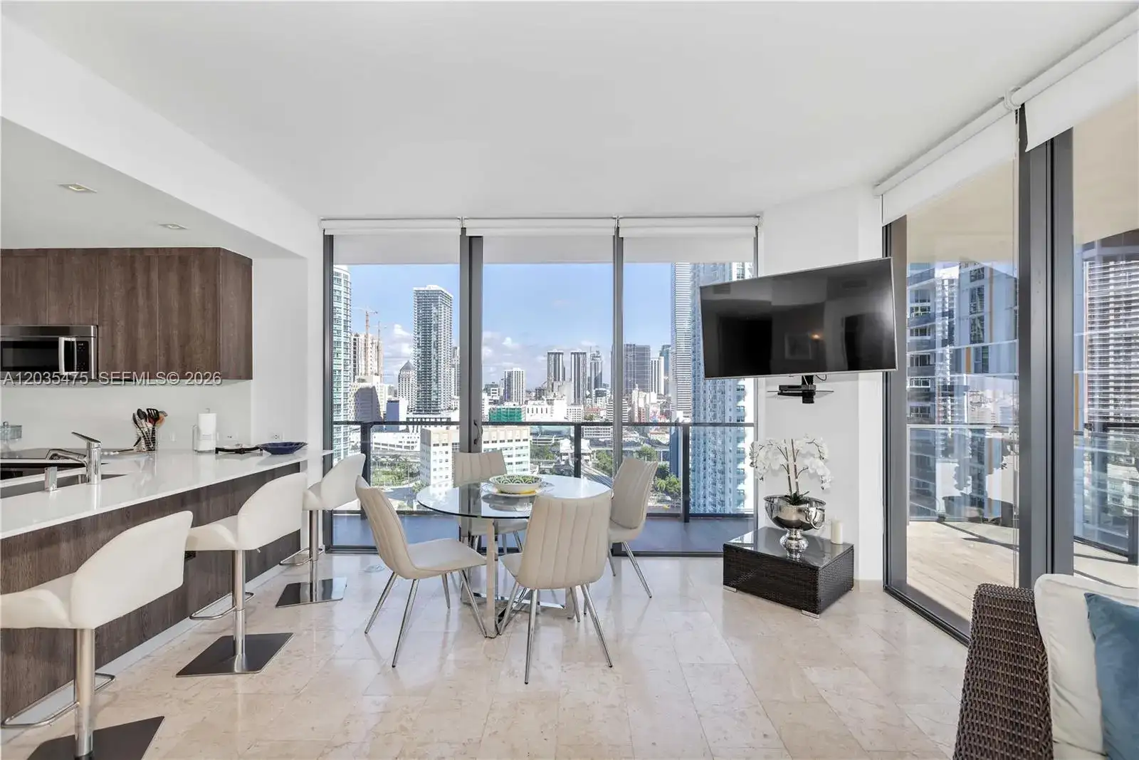 68 SE 6th St # 1611, Miami FL 33131 photo 5