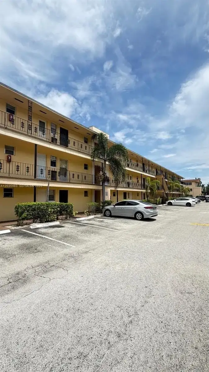 20200 NE 27th Ct # 9, Aventura FL 33180 photo 5