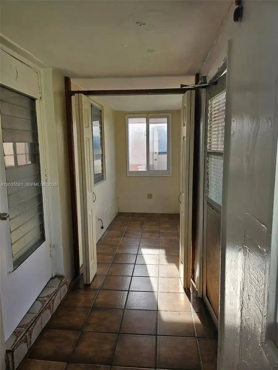 709 NE 4th Ct # 6, Hallandale Beach FL 33009 photo 2