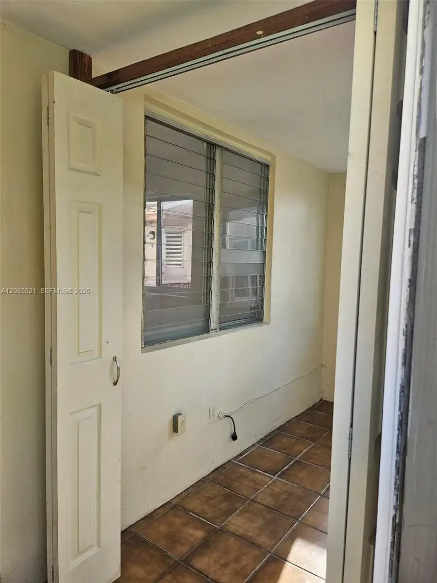709 NE 4th Ct # 6, Hallandale Beach FL 33009 photo 3