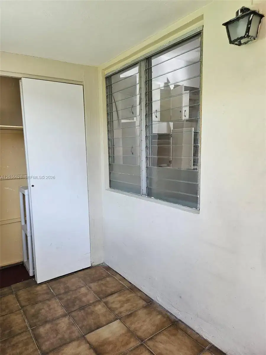 709 NE 4th Ct # 6, Hallandale Beach FL 33009 photo 5
