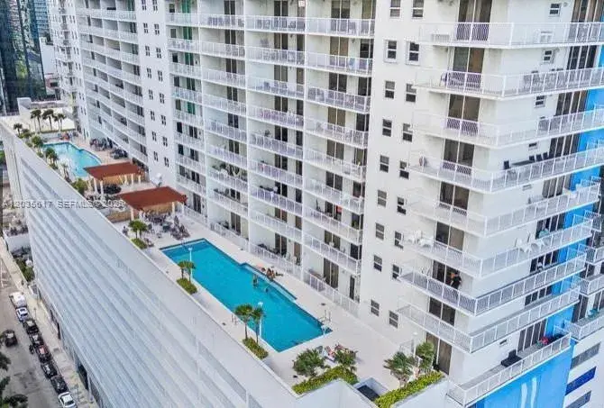 1 bedroom 1 bath Residential for sale at 1200 Brickell Bay Dr # 3318, Miami FL 33131