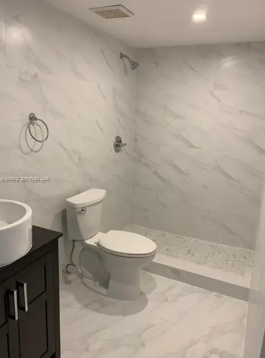 6175 NW 186th St # 305, Hialeah FL 33015 photo 3