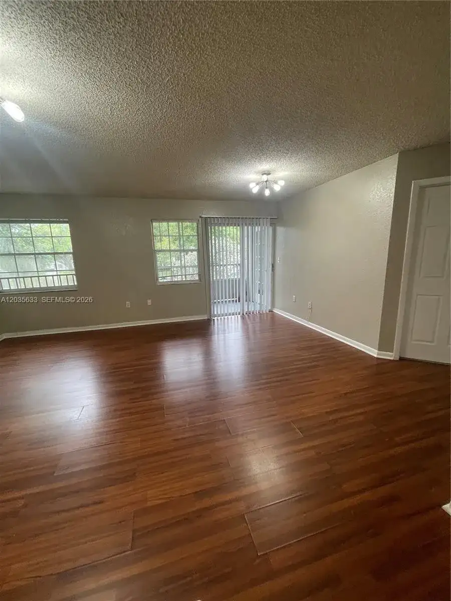 2811 N Oakland Forest Dr # 206, Oakland Park FL 33309 photo 2