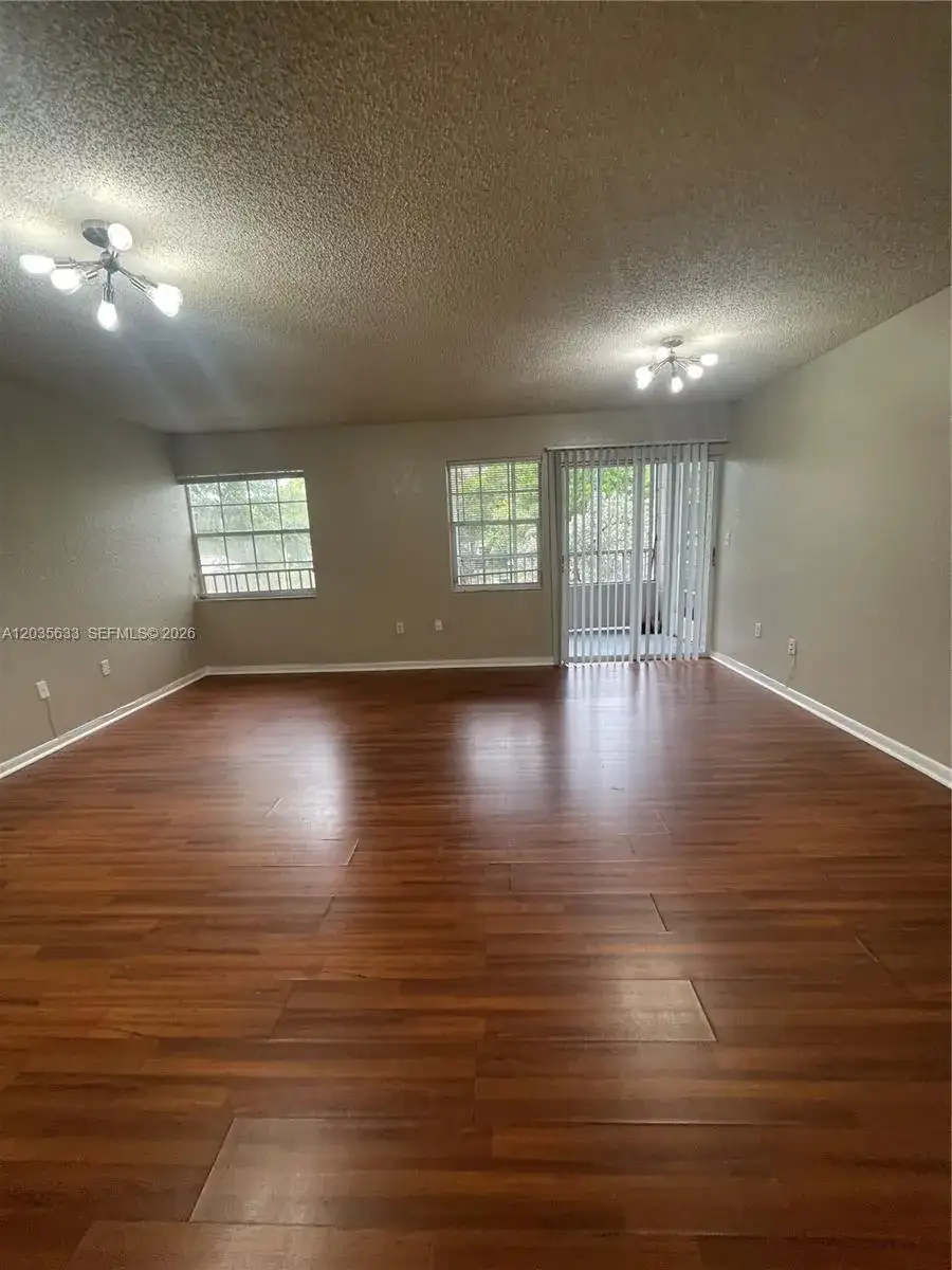 2811 N Oakland Forest Dr # 206, Oakland Park FL 33309 photo 3