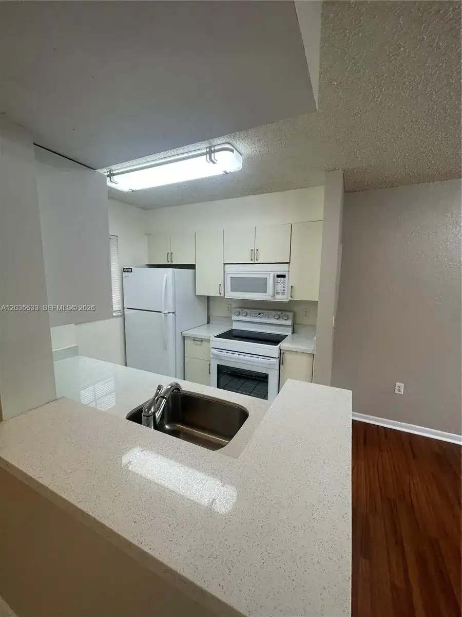 2811 N Oakland Forest Dr # 206, Oakland Park FL 33309 photo 4