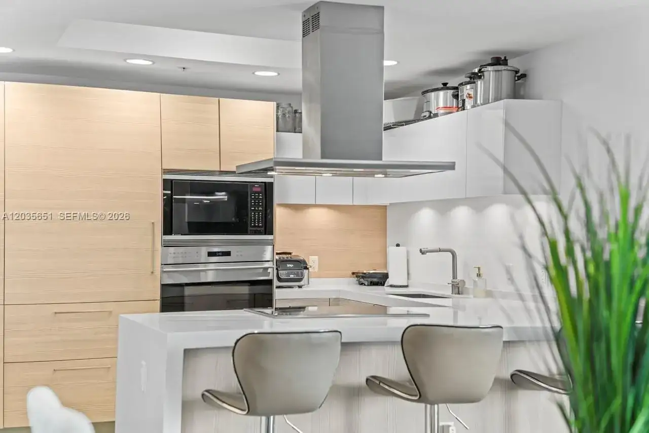 17111 Biscayne Blvd # 503, North Miami Beach FL 33160 photo 4