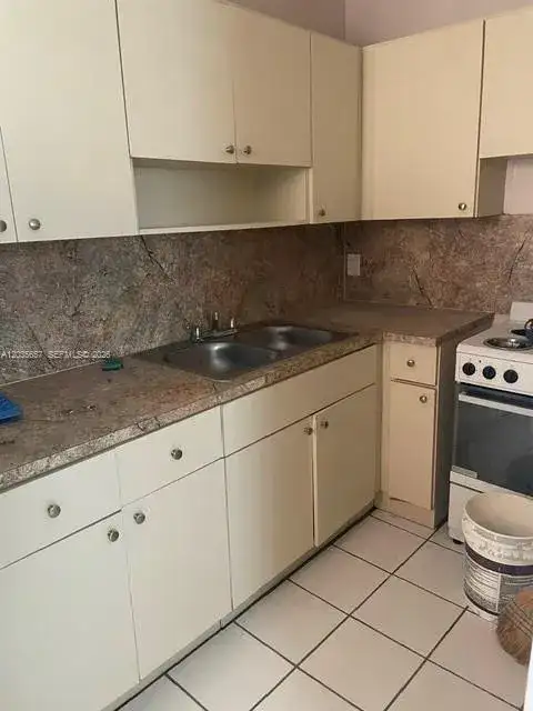 2751 NW 46th St # 11, Miami FL 33142 photo 2