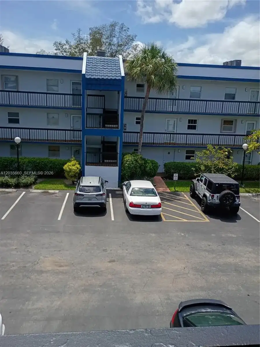 3040 Holiday Springs Blvd # 311, Margate FL 33063