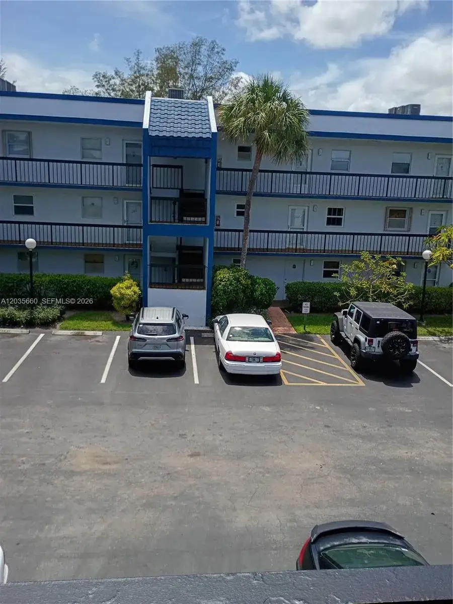 3040 Holiday Springs Blvd # 311, Margate FL 33063