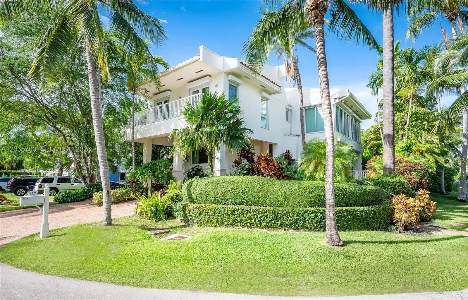 650 Curtiswood Dr, Key Biscayne FL 33149