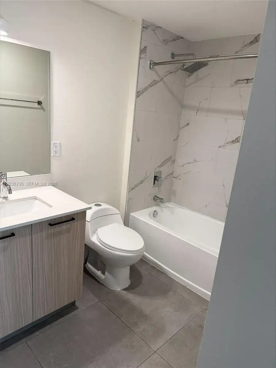 16395 Biscayne Blvd # 901, North Miami Beach FL 33160 photo 4