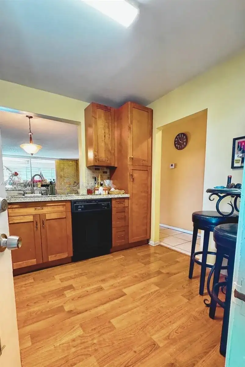 1024 SE 3rd Ave # 304, Dania Beach FL 33004 photo 4