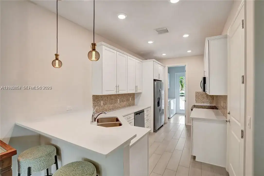 5140 Eucalyptus Dr # 5, Hollywood FL 33021 photo 2
