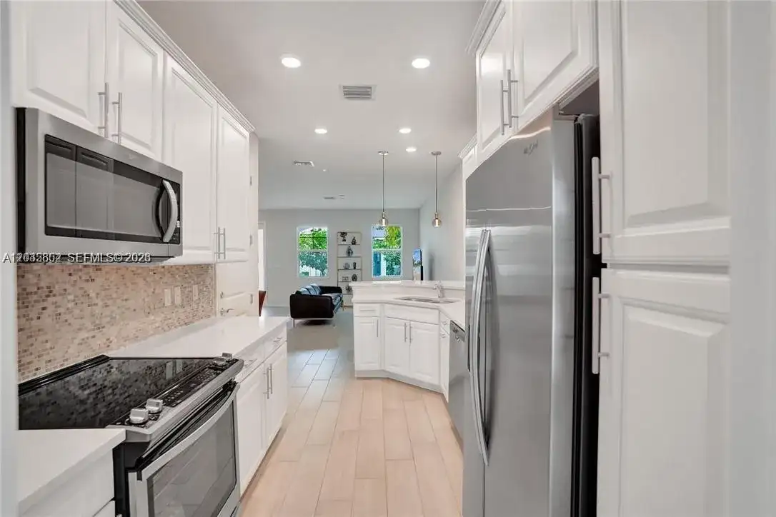 5140 Eucalyptus Dr # 5, Hollywood FL 33021 photo 3