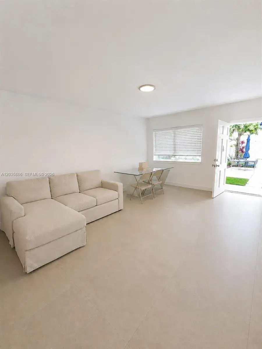 467 Golden Isles Dr # 110, Hallandale Beach FL 33009