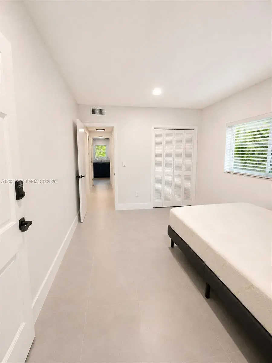 467 Golden Isles Dr # 110, Hallandale Beach FL 33009