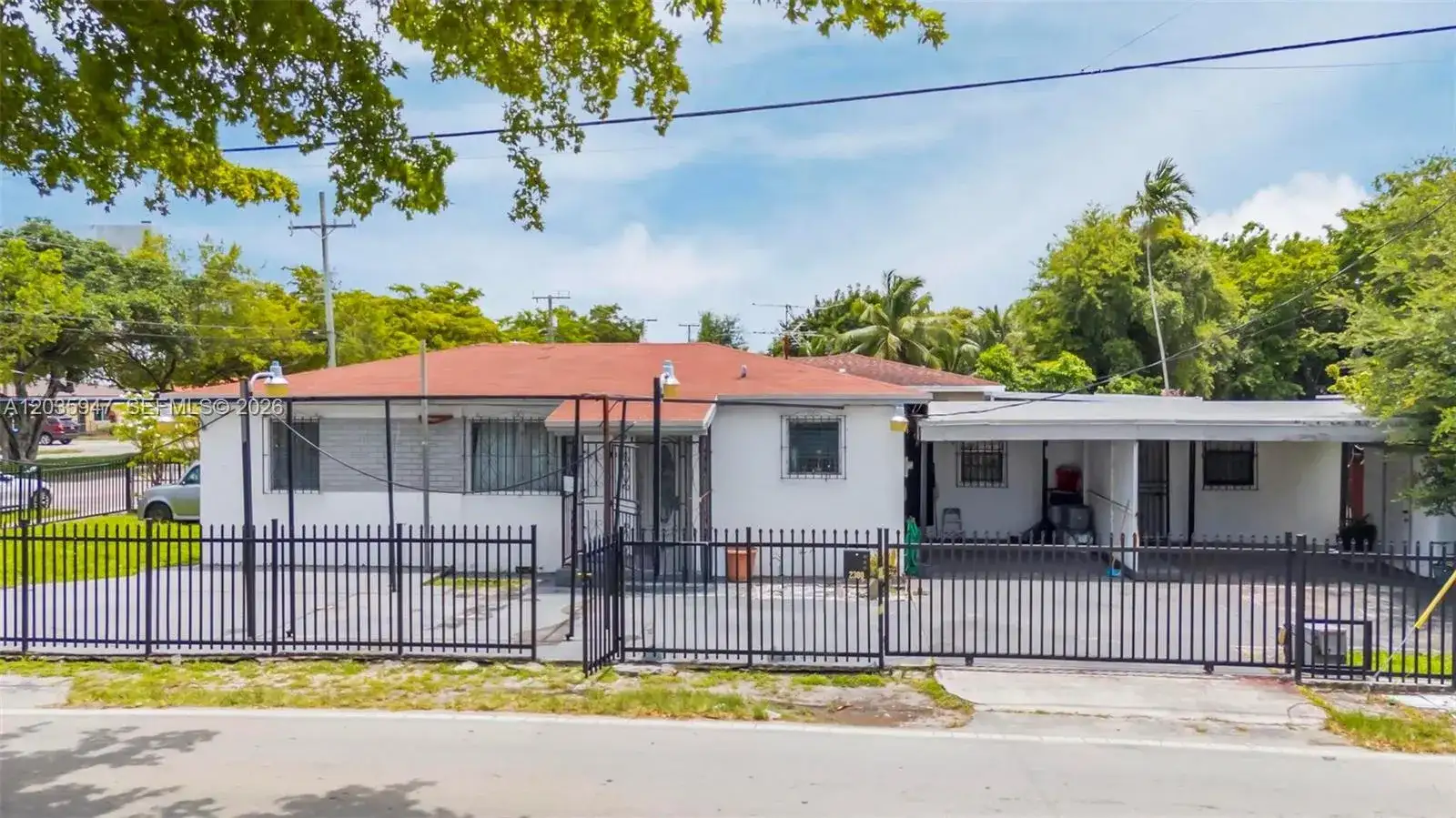 2300 NW 9th St, Miami FL 33125 photo 2