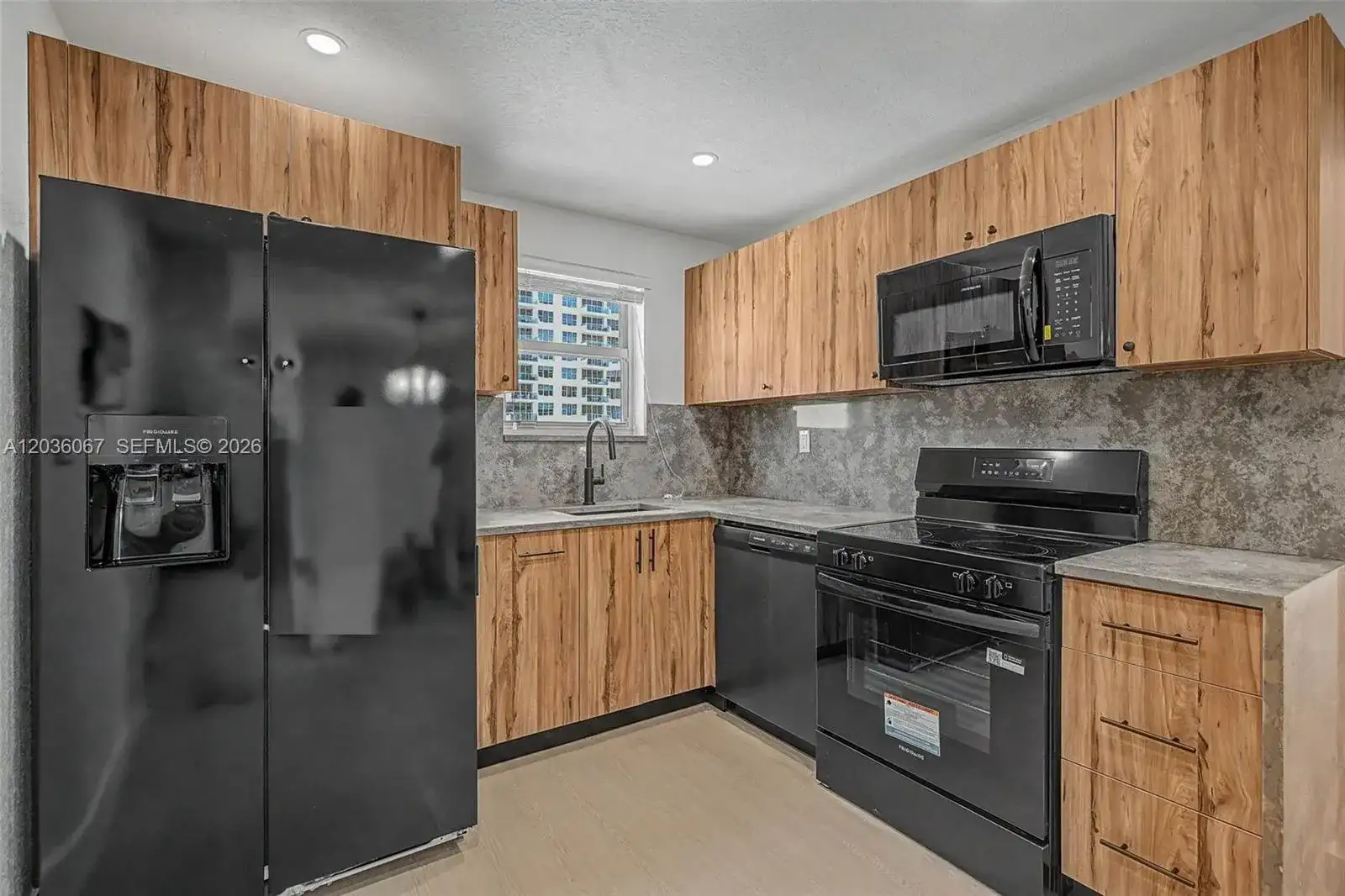 5555 Collins Ave # 7B, Miami Beach FL 33140 photo 2