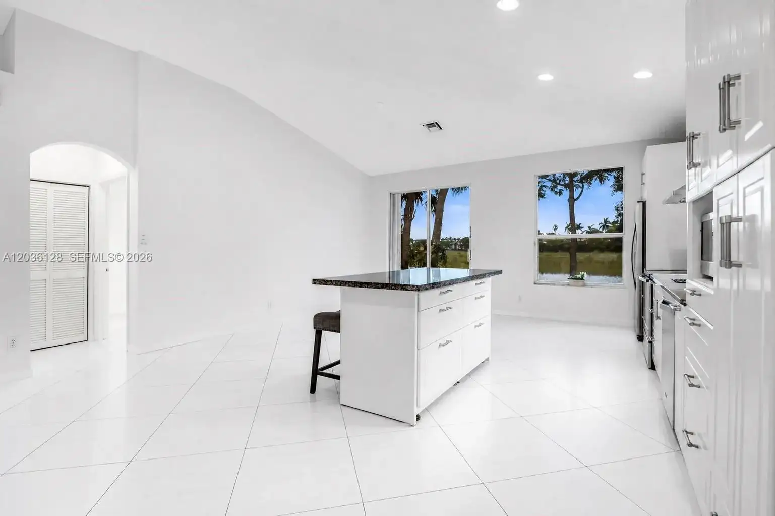 13092 NW 8th St, Pembroke Pines FL 33028 photo 3