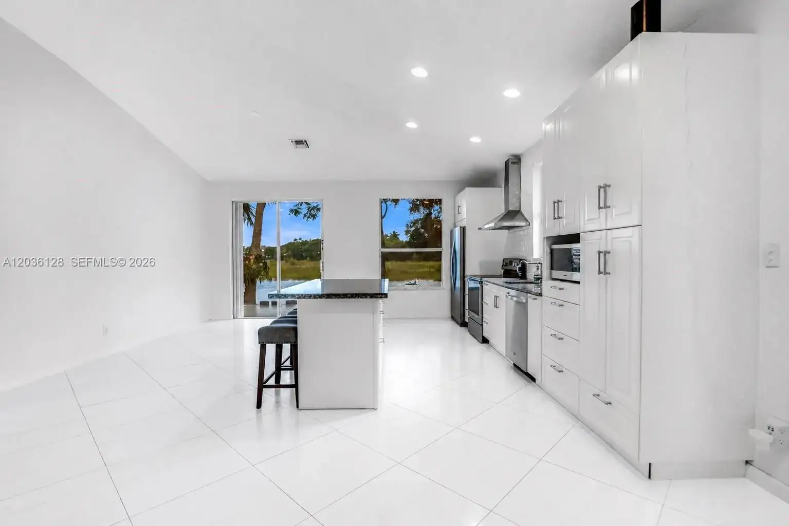 13092 NW 8th St, Pembroke Pines FL 33028 photo 4