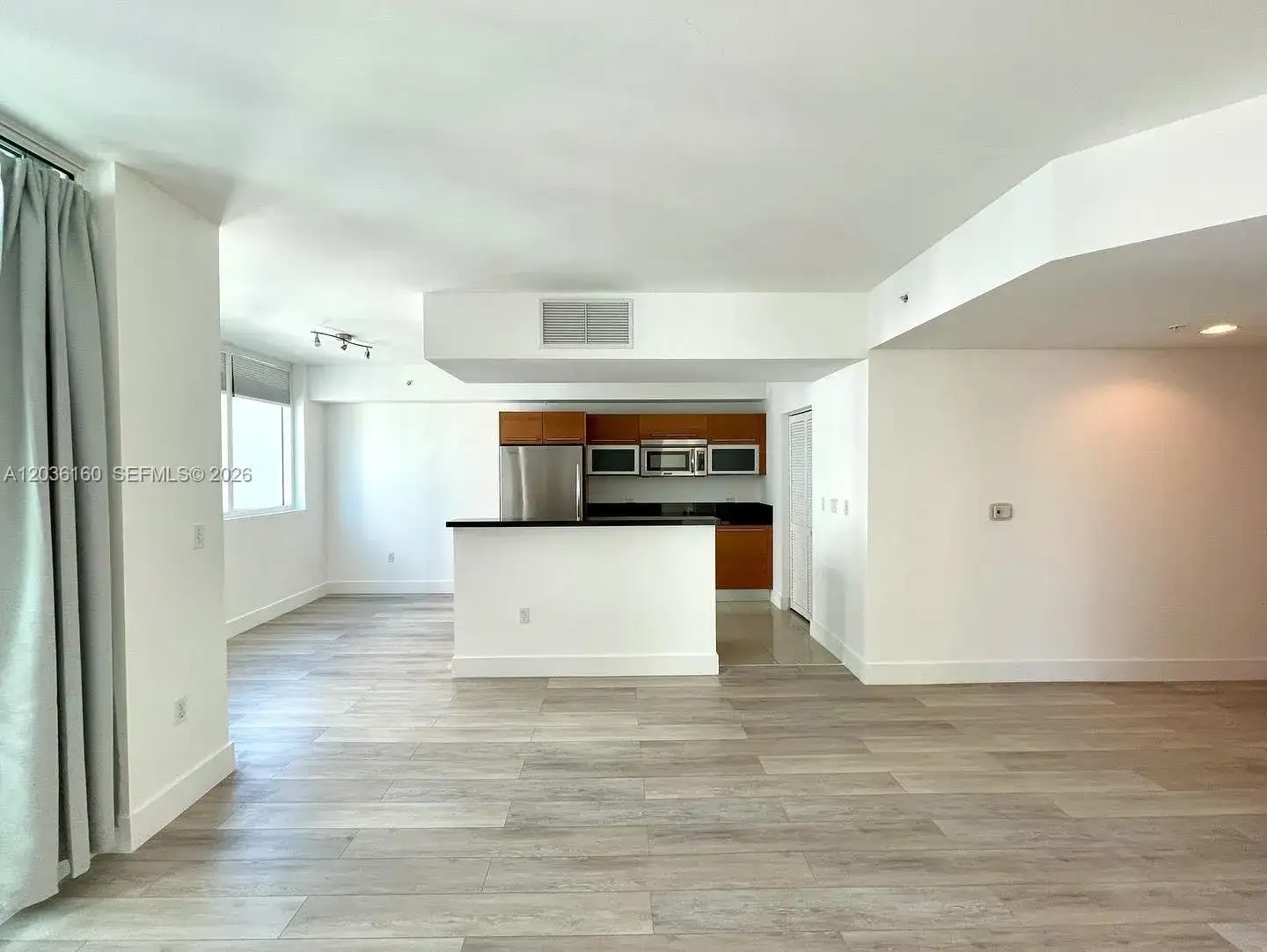 253 NE 2nd St # 2108, Miami FL 33132 photo 3