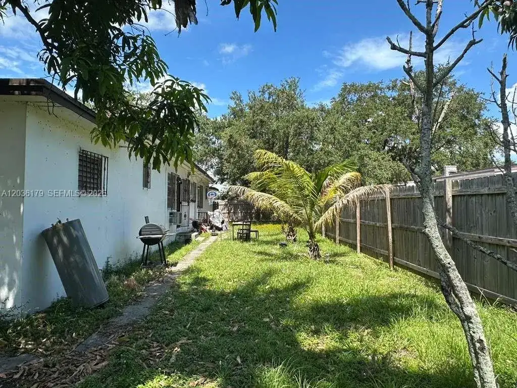 545 NW 81st St, Miami FL 33150 photo 3