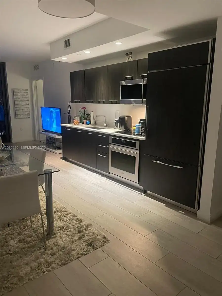 45 SW 9th St # 1409, Miami FL 33130 photo 3